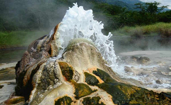 Sempaya-Hotsprings